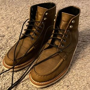 Men’s mock toe boots, lightly used and sturdy.